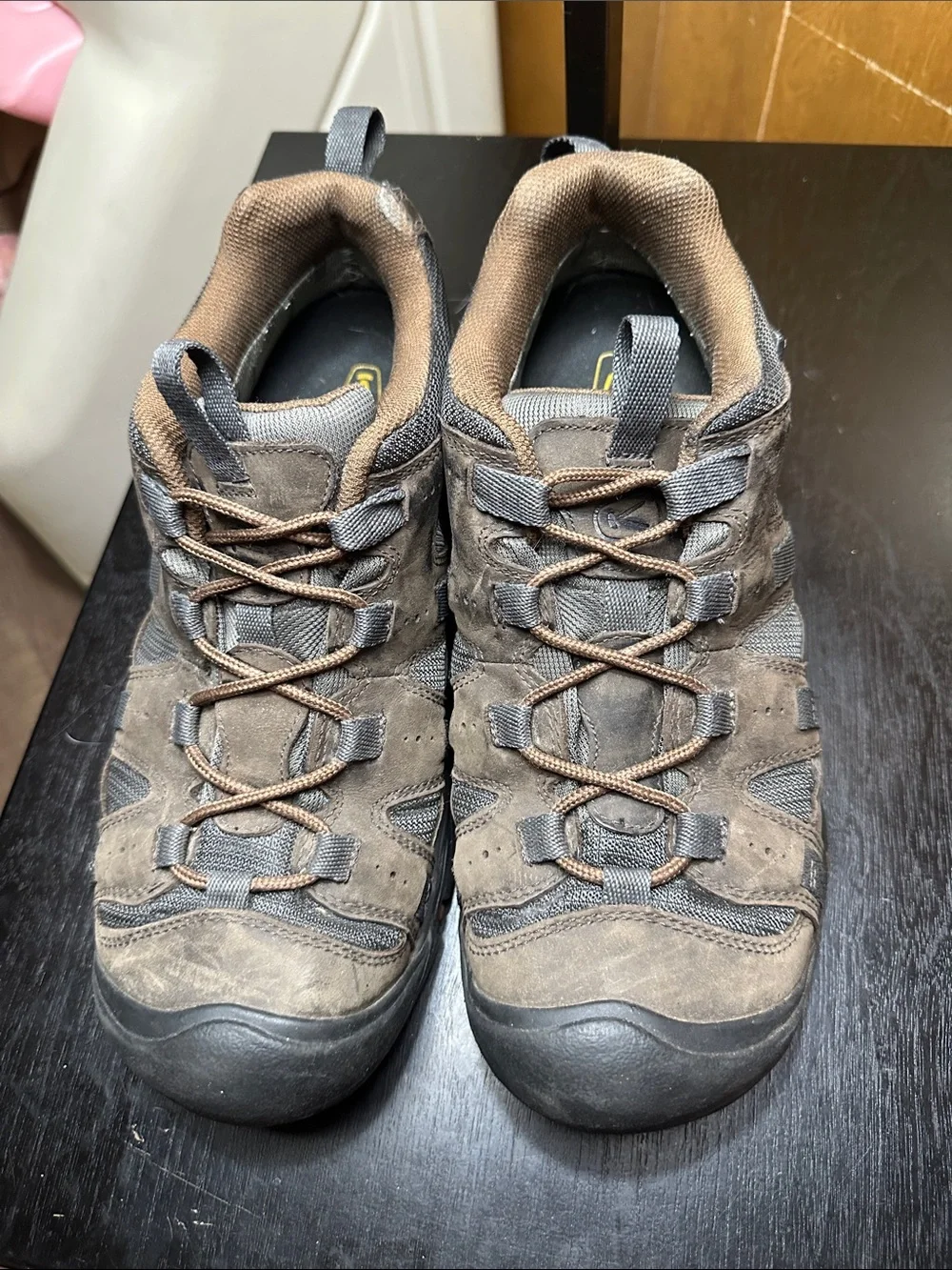 Keen Siskiyou Mid Top Outdoor Hiking Shoes. Men’s 10